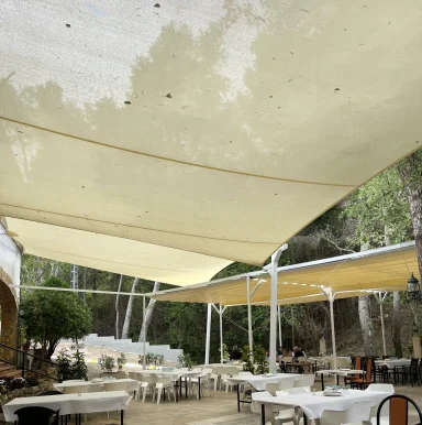 Carpa amplia y luminosa para bodas, comuniones y celebraciones especiales en la Marina Baixa.